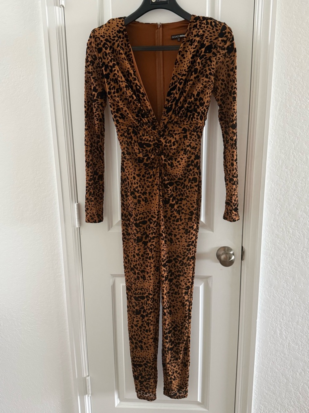 Leopard Print Long-Sleeve Jumpsuit With V-Neckline & Back Zipper Closure S - Picture 2 of 7